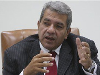 المالية ترجئ السندات الدولارية لحين حسم قرض «النقد الدولى»