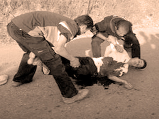 أمين شرطة يطعن عاملاً لخلافات بينهما..وطفل يصيب صديقه أثناء لهوهما.. وميكانيكى ينهى حياة والد زوجته