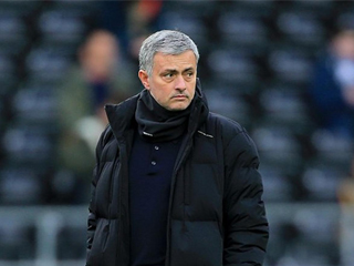 مورينيو يصارع لخطف مدافع يوفنتوس قبل جوارديولا