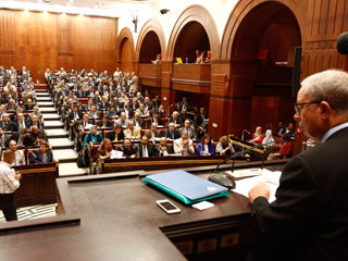 «البرلمان» يفتح النار على «الحكومة» بسبب «القيمة المضافة»