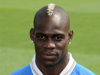 بالوتيللى حائر بين عروض هولندا وإيطاليا وتركيا