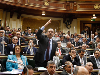 «العاشرة مساء» يناقش برلمانيين حول منح الجنسية للأجانب