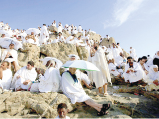 اللجنة العليا للحج السياحى: لا زيادة فى أسعار خدمات الطوافة للحجاج المصريين