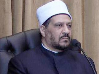 عاشور: مساعدة الفقراء أولى من تكرار الحج
