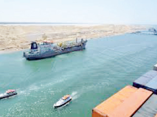قناة السويس تحقق أعلى إيرادات فى تاريخها بقيمة 41 ملياراً و196 مليون جنيه