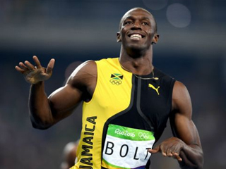 أسرع رجل فى العالم يفاجئ الجميع بخياره لأفضل لاعب كرة