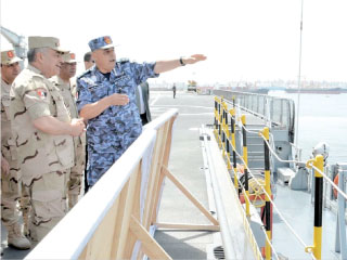 رئيس الأركان يتفقد منظومات التسليح بالقوات البحرية