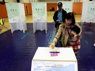 كوريا الجنوبية تختار رئيسا جديدا اليوم