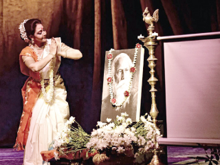 حرم سفير الهند بالقاهرة تؤدى  تابلوهات راقصة فى  مهرجان طاغور