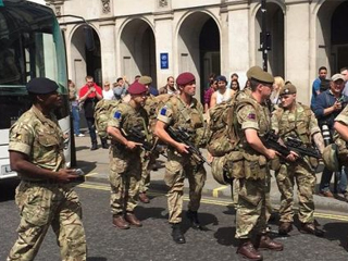 لأول مرة منذ 10 سنوات.. الجيش ينتشر فى شوارع بريطانيا