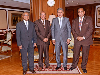 فتحى و سفير جنوب السودان يبحثان زيادة الرحلات بين البلدين.. ويكرم رئيس هيئة الأرصاد