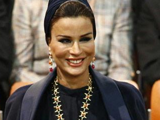 حقيقة شراء «فتى موزة» قصرًا فى إيران