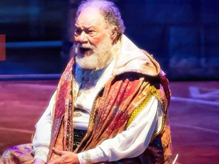 الفخرانى على خشبة القومى ثانى أيام العيد