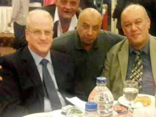 العاملون بميناء القاهرة الجوى على مائدة الأسرة الواحدة