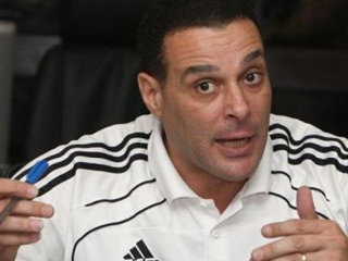 فضيحة داخل المعسكر