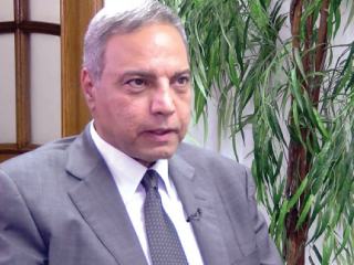 مسلم: رحلتان أسبوعيا بين القاهرة والعلمين