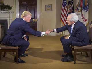 ترامب: لن نسمح لدولة غنية بتسمين «وحش» الإرهاب .. ويهدد بنقل قاعدة «العديد»