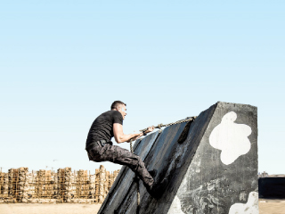 عز والفيشاوى يحاربان الإرهاب فى أفلام الأضحى وعلى ربيع «بينحت»