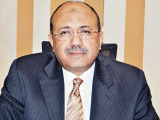 عمال عمر أفندى يطالبون لجنة فض منازعات  الاستثمار بالحصول على مستحقاتهم