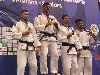 المتحول يحاول تبرير «الجنسية الأمريكانى»!!