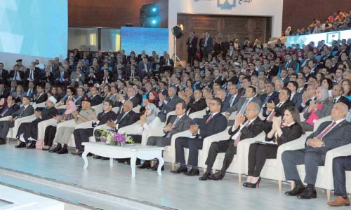 انطلاق المؤتمر الرابع للشباب بالإسكندرية.. السيسى: مصممون على العبور و«عايزين نتحمل وضعنا»