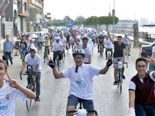 800 شاب وفتاة يختتمون حملة «دلتا بدون فيروس سى» بـ«ماراثون دراجات»