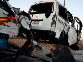 مصرع واصابة 9 أشخاص فى انقلاب سيارة بـ«أبوقرقاص»