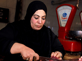 هويدا «ملكة الجملى»: الساطور صديقى.. وأبيع بأسعار تناسب البسطاء