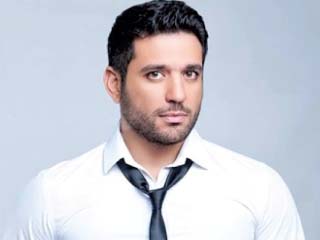 الرداد يخطف مخرج «كلبش» من أمير كرارة