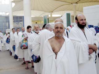 لبيك اللهم لبيك ..اليوم.. بدء الجسر الجوى لسفر حجاج القرعة.. والتضامن السبت المقبل