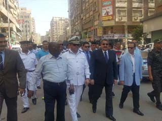 مدير أمن الجيزة يقود حملة لإعادة الانضباط بشارع العريش