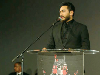 نجم الجيل  يبيع الهوى لجمهوره بـ150 دولارا