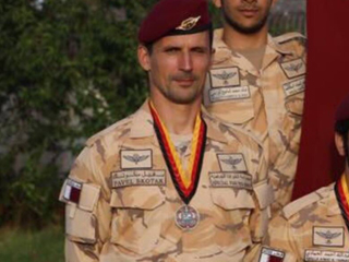 القطريون يفضحون أميرهم