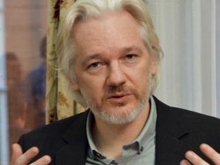 مؤسس «ويكيليكس» يبرئ موسكو من التنصت على حزب «كلينتون»