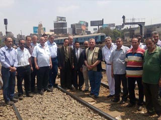 رئيس السكة الحديد يتفقد ورش أبوغاطس لتجهيز القطارات