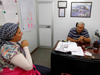 «روزاليوسف» فى قلب العاصمة الإدارية الجديدة: 140 ألف عامل يعزفون ملحمة وطنية لبناء المستقبل