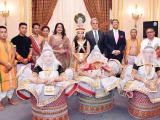 النادى الدبلوماسى.. بيتكلم هندى