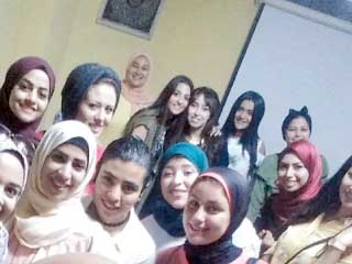 متسابقات «ملكة الأناقة» يحتفلن باليوم العالمى للتطوع فى «بهية»