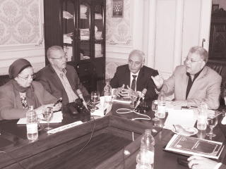 «البرلمان»: عدم تحية العلم «خيانة وطنية»