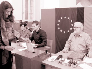 الألمان يصوتون فى الانتخابات التشريعية