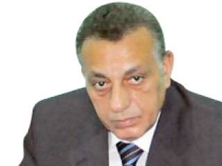 «الدالى» يحضر طابور الصباح فى الجيزة