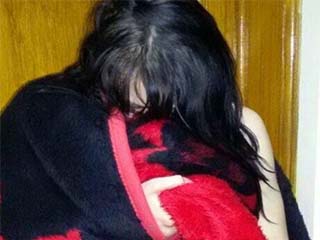 «جميلة» تستقبل الشباب للرذيلة ثم تقوم بسرقتهم