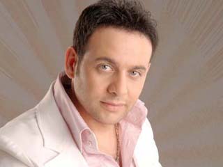 «مدرسة الحب» يجمع مى سليم ومصطفى قمر فى دبى
