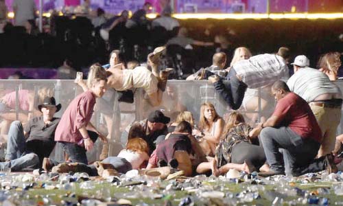 لاس فيجاس أمريكى يقتل 50 فى ملهى ليلى.. والشرطة: مختل عقليا