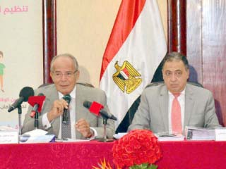 «تنمية مصر.. طفلين وبس» استراتيجية الحكومة لمواجهة الزيادة السكانية