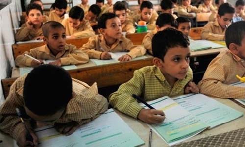 «التعليم» تدرس مد العام الدراسى إلى 3 فصول وإلغاء «الميدتيرم».. وتغيير «التقويم الشامل» العام المقبل