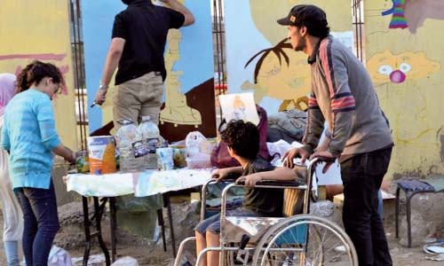 طلاب تربية فنية يلونون أحلام أطفال السرطان على سور «57357»