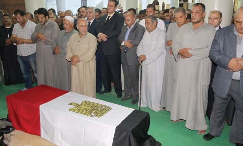 والد زين العابدين: إذا كان ولدى غالى.. فتراب مصر أغلى