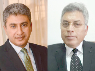 من المطار