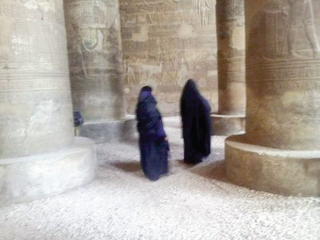 أسطورة «خنوم» تفك نحس العانس والعاقر فى معبد إسنا